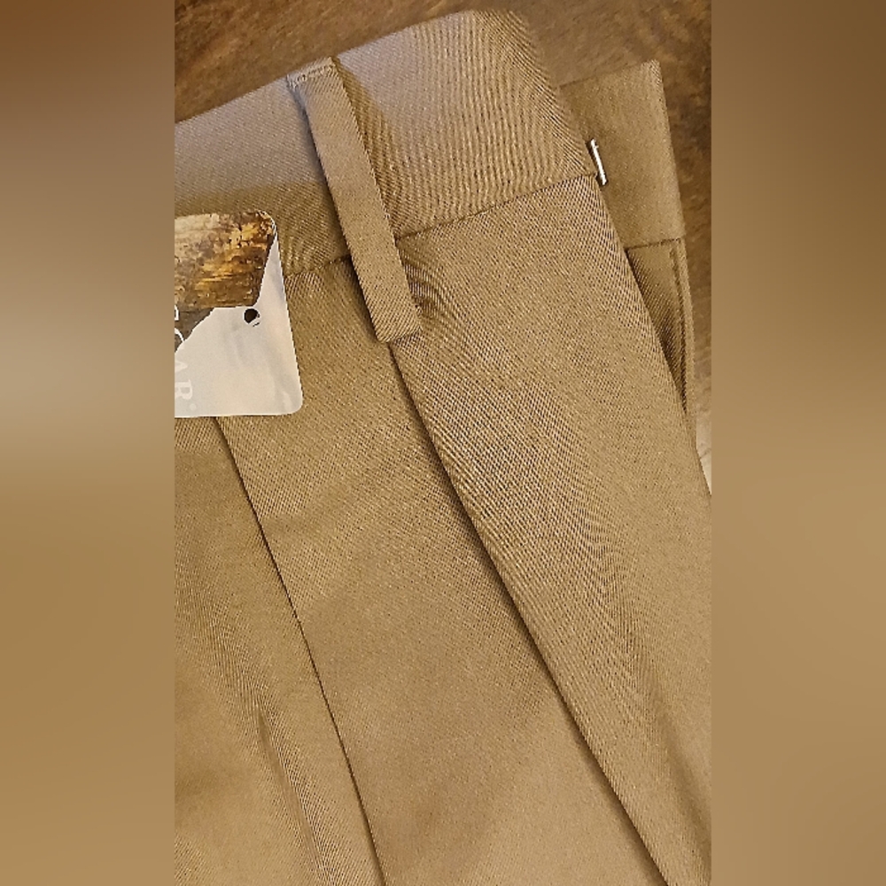 Haggar Men's Pleated Khaki Dress Pants w/cuff bottom, Size 34W x 30L, NWT - Picture 2 of 5
